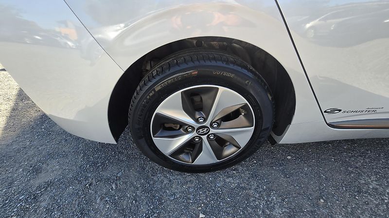 Hyundai Ioniq ELECTRIC DRIVE 88KW STYLE  - fotka 23 z 48