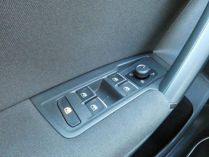 Volkswagen Tiguan (2018) R-Line 2.0 TSI 132KW 4MOTION - fotka 25 z 30