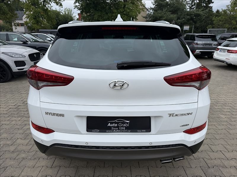 Hyundai Tucson 2.0 CRDI Style 4x4 Autom - fotka 6 z 23