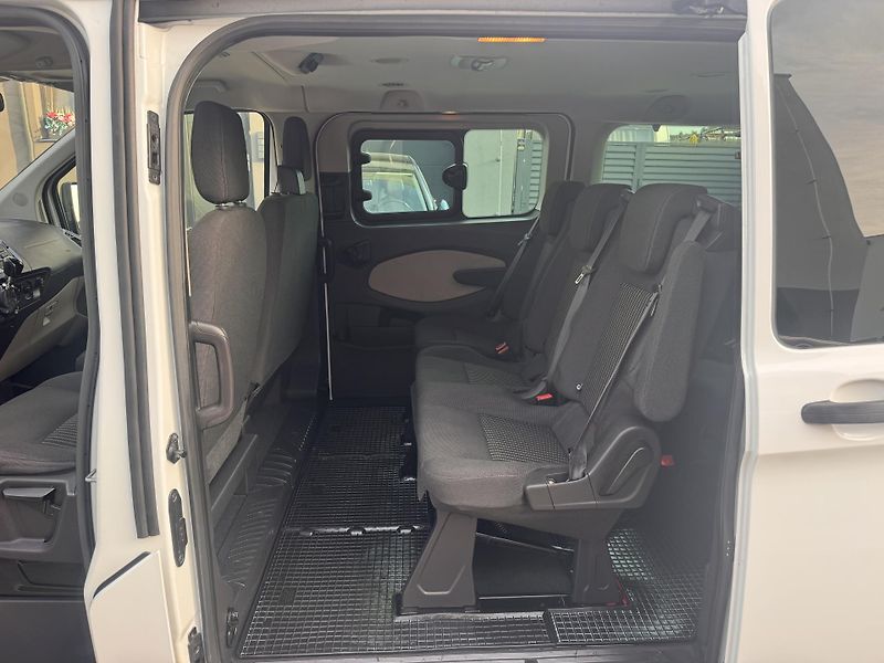 Ford Tourneo Custom 2.2TDCI 92KW L2 9.MÍST - fotka 18 z 32