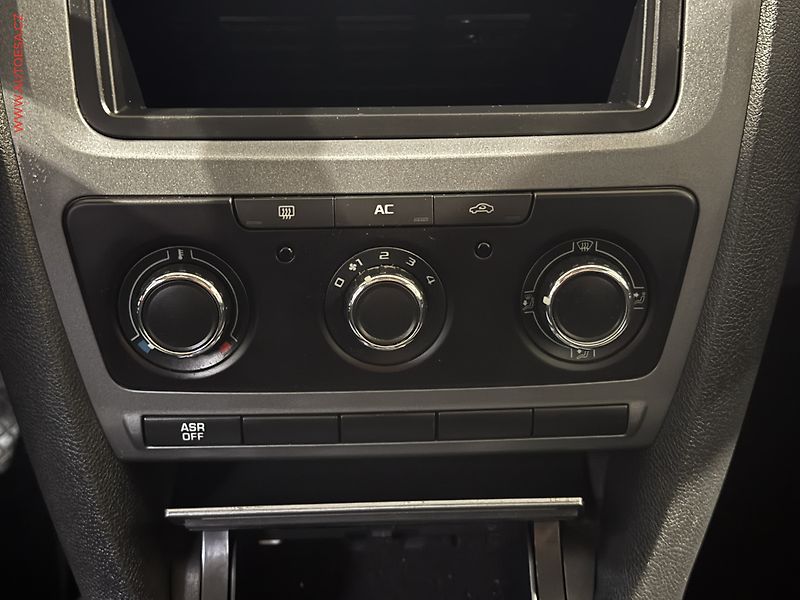 Škoda Octavia (2011) 1.6i, 2.maj,ČR, Tour, +kola - fotka 14 z 15