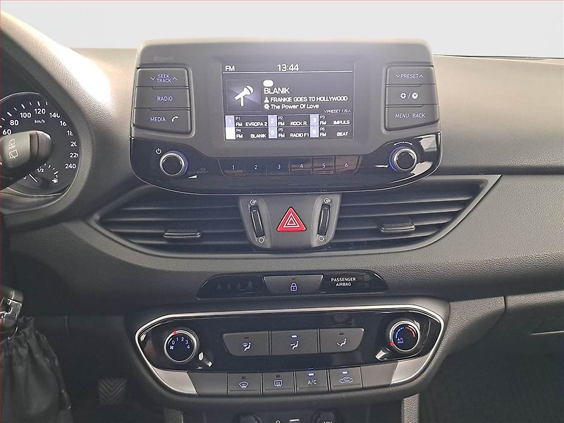 Hyundai i30 (2017) 1.6 CRDi, Serv.kniha - fotka 12 z 15