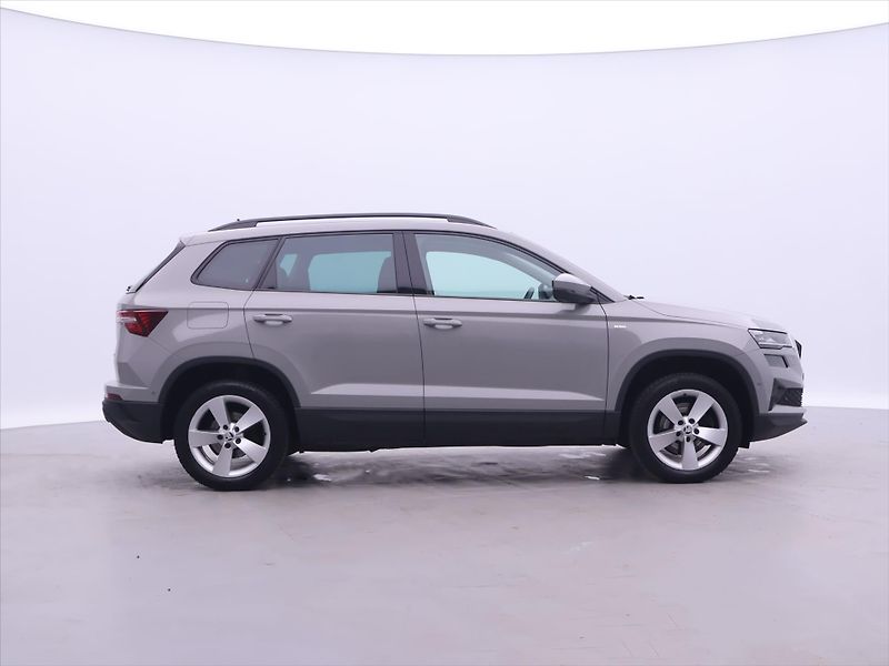Škoda Karoq 2,0 TDI DSG 4x4 Tour Virtual - fotka 8 z 33