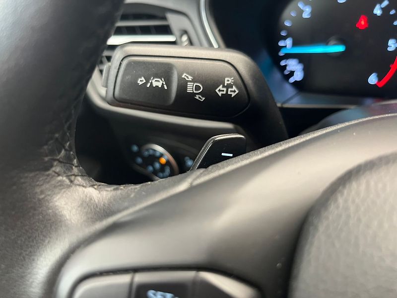 Ford Focus 2.0 EB Titanium LED - fotka 23 z 66