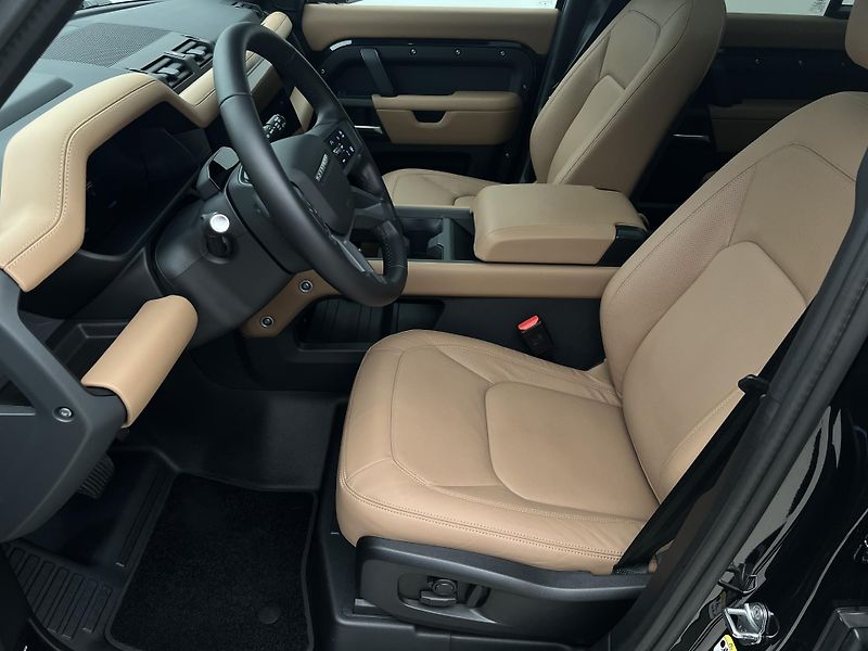 Land Rover Defender 110 D350 X-DYNAMIC HSE 1. maj. - fotka 3 z 50