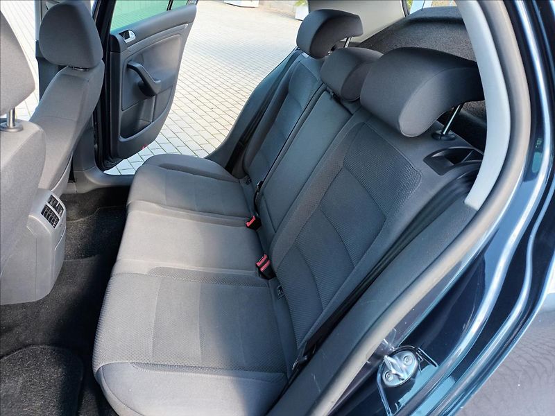 Volkswagen Golf 1,6 75kw,AUTOMAT,SERVISKA - fotka 17 z 35