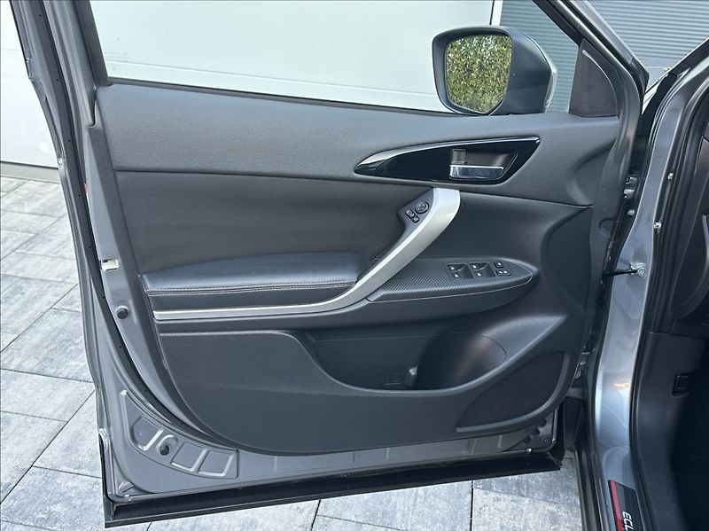 Mitsubishi Eclipse Cross 1,5 Turbo 163PS  Connect+ A/T - fotka 13 z 54