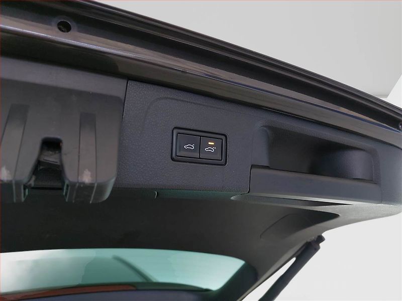 Volkswagen Passat (2018) 2.0 TDI, Automat, Kůže, Navi - fotka 14 z 19