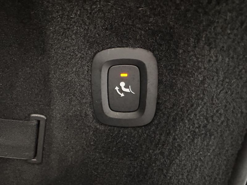 Volvo V90 CC D4 AWD MOMENTUM PRO  - fotka 26 z 47