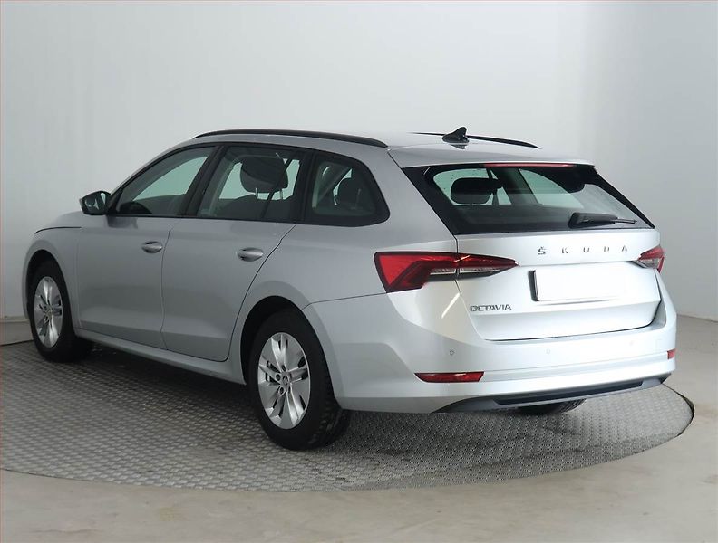 Škoda Octavia (2022) Ambition 2.0 TDI, ČR,1.maj - fotka 4 z 19