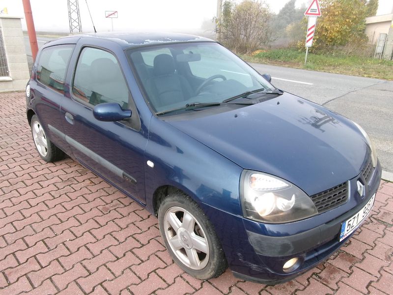 Renault Clio (2003) 1,2 16V AUTOKLIMA - fotka 9 z 21