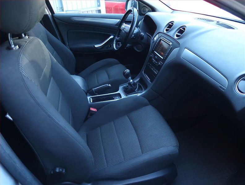Ford Mondeo (2014) 2.0 TDCi, Tempomat - fotka 9 z 19