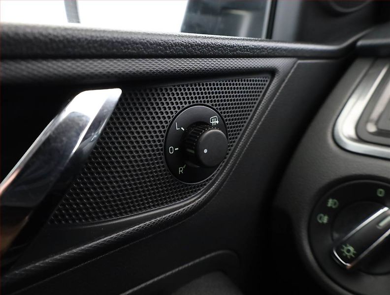 Škoda Rapid (2014) Spaceback 1.2 TSI, Tempomat - fotka 15 z 18