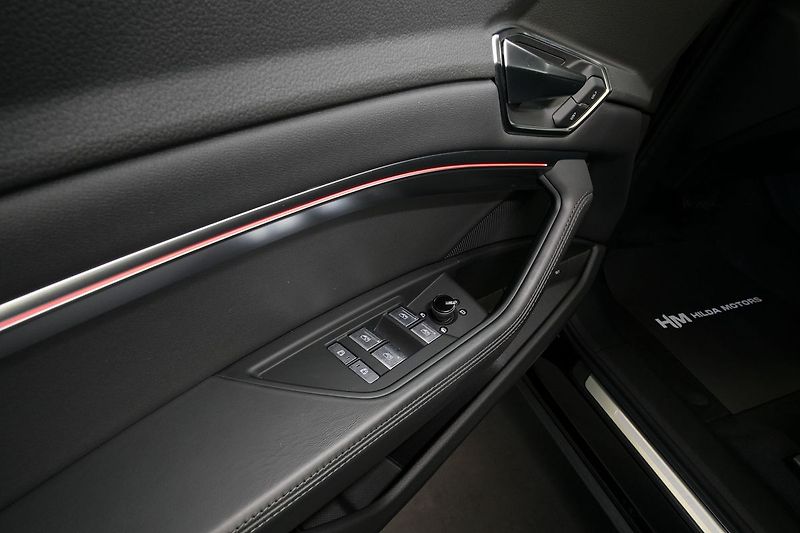 Audi e-tron 55 300kW Pano NightV HUD Tažné - fotka 21 z 50