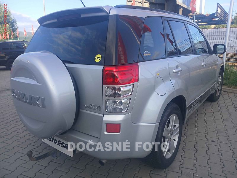Suzuki Grand Vitara (2007) 2.0i 4x4, kůže, AC - fotka 2 z 3