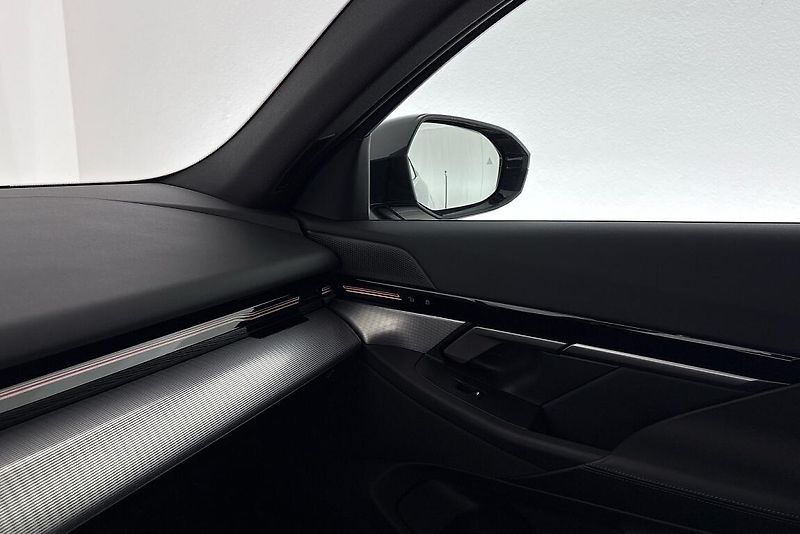 BMW Řada 5 540d xDrive Touring - fotka 16 z 24