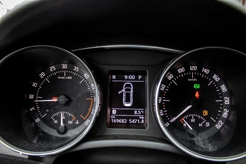 Škoda Superb - fotka 12 z 33