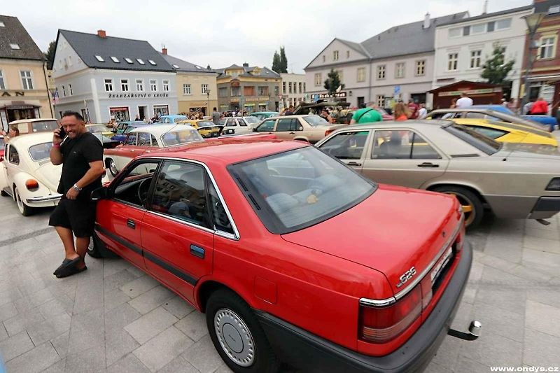Hlučínská krmášová jízda veteránů.