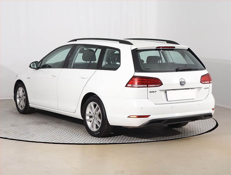 Volkswagen Golf (2019) 1.5 TSI, Tempomat - fotka 4 z 15