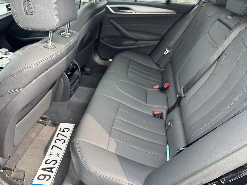 BMW Řada 5 (2023) xDRIVE 520d 140kW 4x4 CZ - fotka 8 z 11
