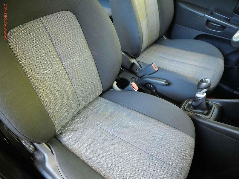 Kia Venga (2010) 1.4CVVT, 2.maj,ČR, AC - fotka 11 z 18