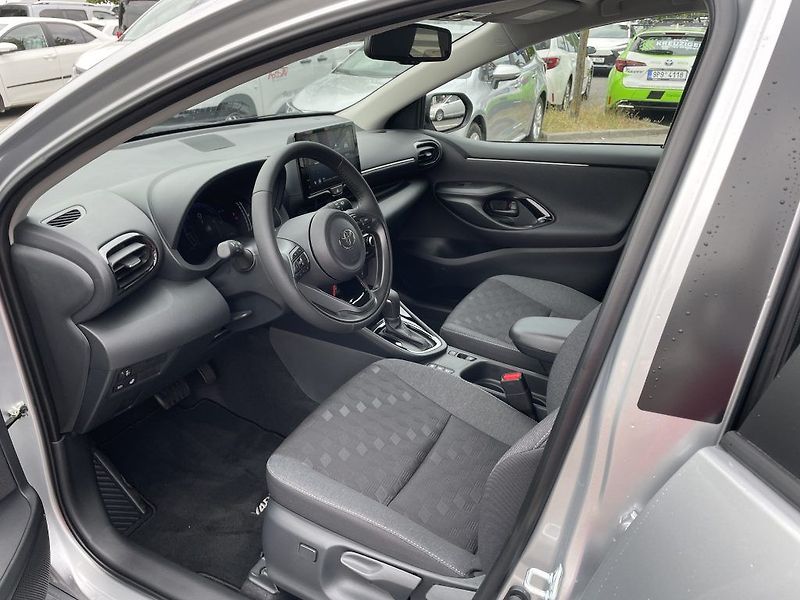 Toyota Yaris 1.5 Hybrid Style ODBĚR IHNED - fotka 12 z 27