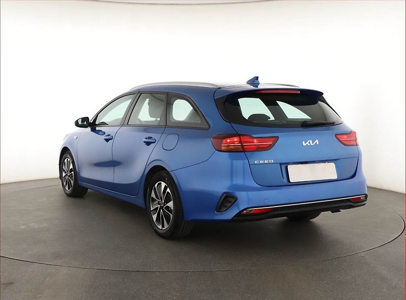 Kia Ceed (2024) 1.5 T-GDI - fotka 4 z 18