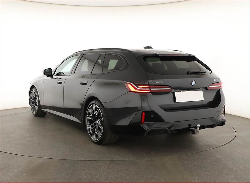 BMW Řada 5 (2025) 520d xDrive, M Sport, Navigace - fotka 4 z 21