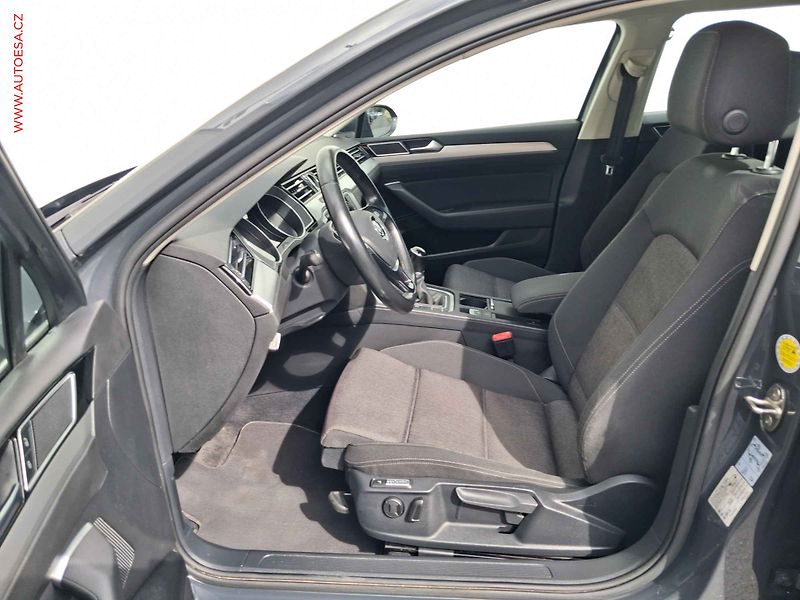Volkswagen Passat (2016) 2.0 TDi, LED, navi, park - fotka 9 z 19