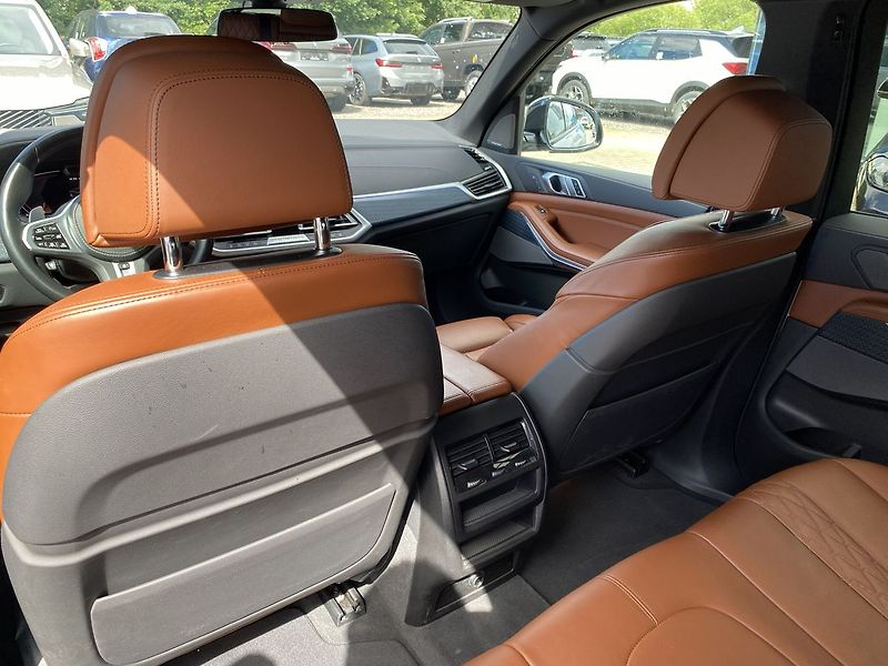 BMW X5 M50i xDrive Sportpaket - fotka 18 z 31