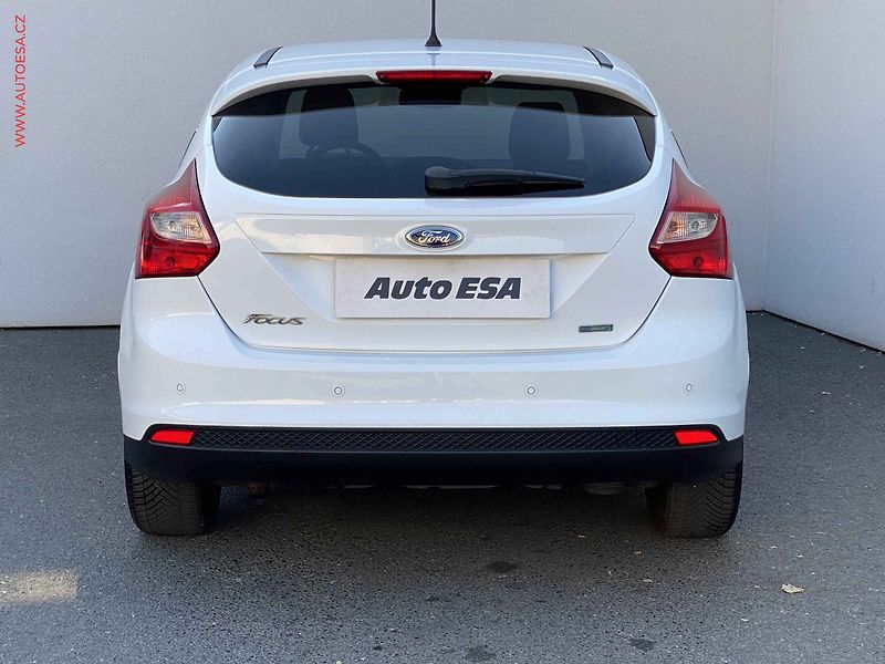 Ford Focus (2014) 1.0 EB, Titanium, bixen, navi - fotka 5 z 19