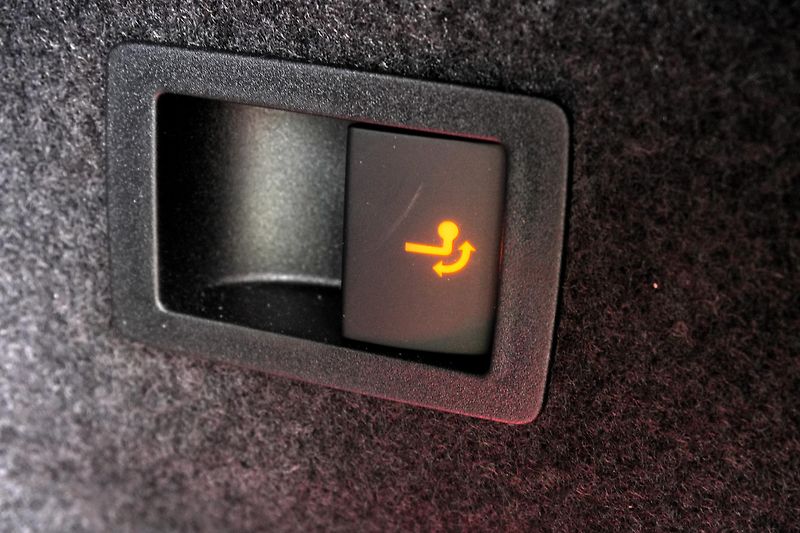 Škoda Karoq 1.5 TSI 110 kW, Kamera,Keyless - fotka 38 z 41
