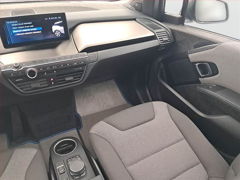 BMW i3 (2020) i3s 120Ah BEV, SoH 96% - fotka 8 z 22