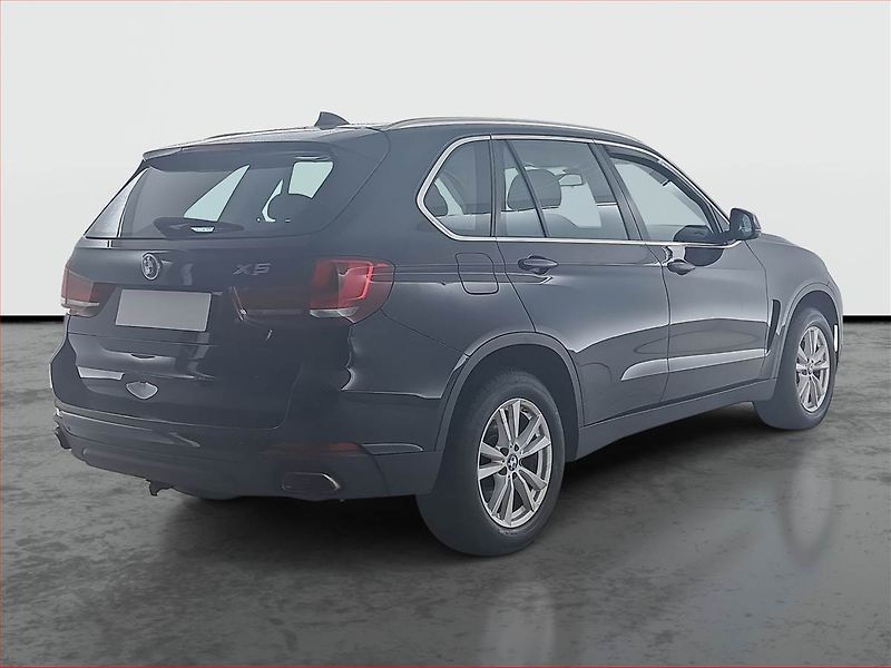 BMW X5 (2017) xLine xDrive35i - fotka 5 z 25