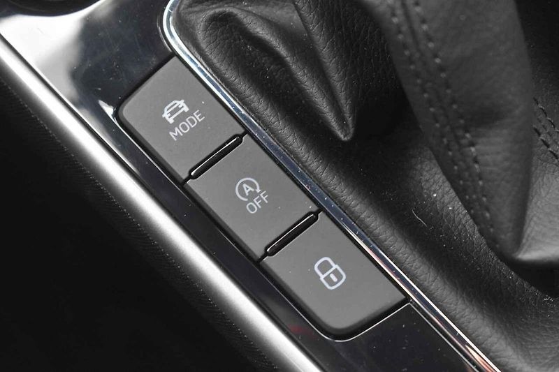 Auto působí přikrčeně, tudíž sportovně.