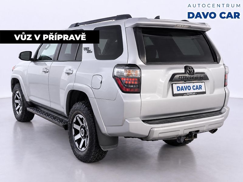 Toyota 4Runner 4,0 L V6 202kW 4WD AUT - fotka 2 z 12