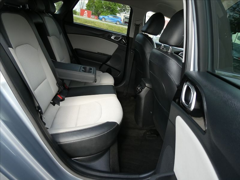 Kia Ceed 1,4 T-GDi 103kW EXCLUSIVE, ČR - fotka 28 z 42