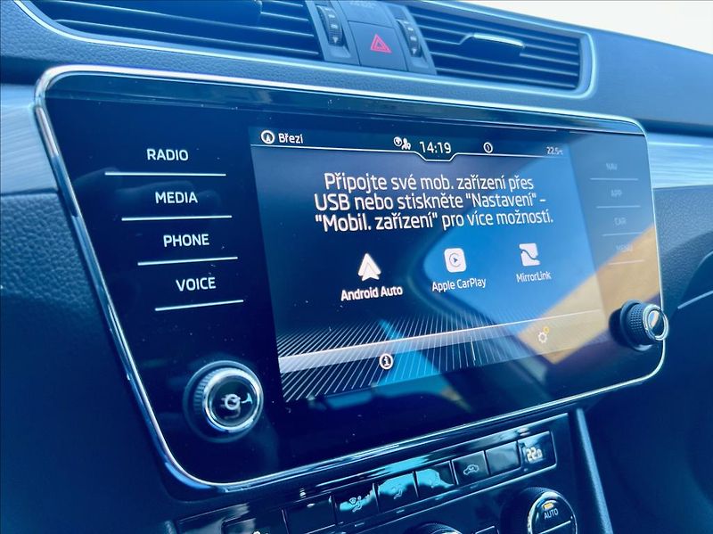 Škoda Superb 2,0 TDI DSG VIRTUAL ACC ZÁRUKA - fotka 33 z 48