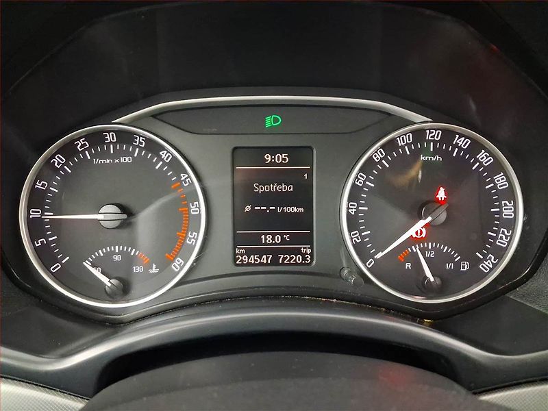 Škoda Octavia (2009) 1.9 TDI, nová STK, rezervace - fotka 11 z 16