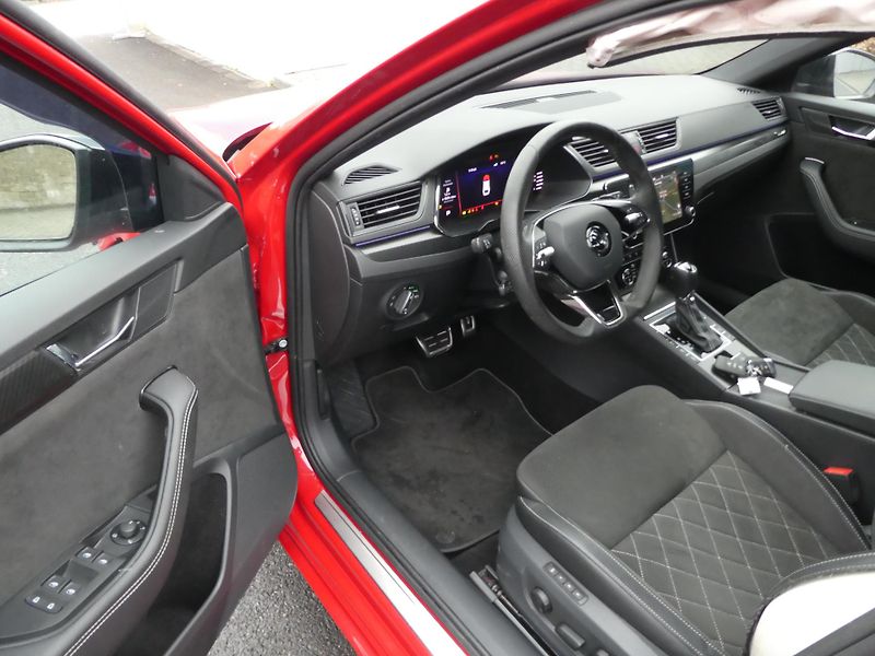 Škoda Superb Kombi 2,0TDi 147kW SPORTLINE - fotka 10 z 15