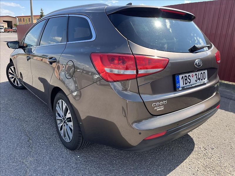 Kia Ceed 1,6 CRDi ČR KLIMA KAMERA NAVI - fotka 44 z 45