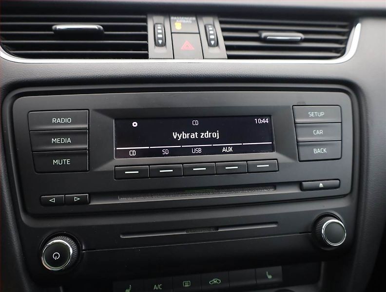 Škoda Octavia (2013) Ambition 1.6 TDI, Serv.kniha - fotka 11 z 17