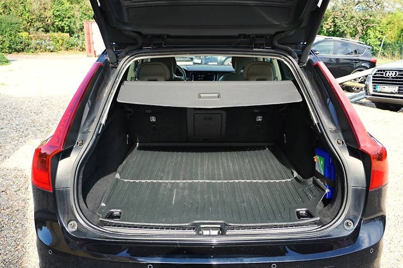 Volvo V90 (2019) INSCRIPTION POLESTAR 2,0D5 173 - fotka 11 z 60