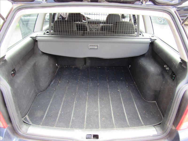 Volkswagen Passat 1,6 i 74kW Combi - fotka 22 z 24