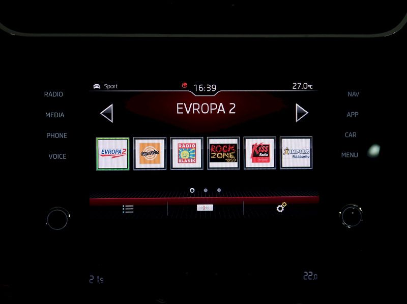 Škoda Octavia (2019) RS 2.0TSI 180KW DSG NAVI - fotka 23 z 39