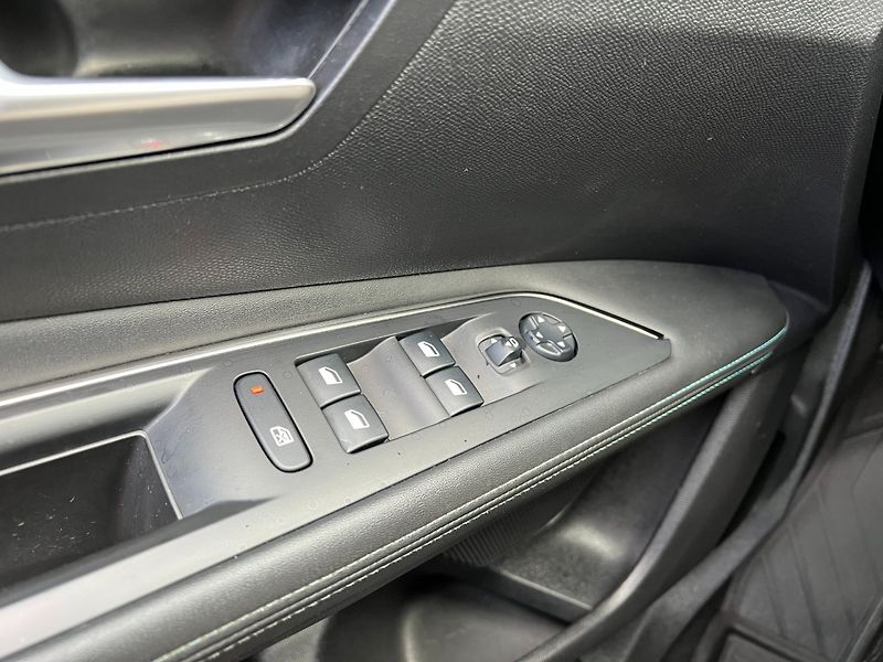 Peugeot 3008 (2021) 1.2PT 96kW! ALLURE! Tažné! ČR! - fotka 22 z 41