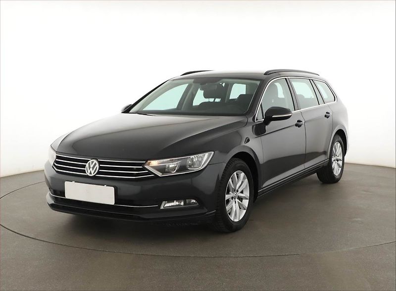 Volkswagen Passat (2015) 2.0 TDI, Automat, Tempomat - fotka 2 z 20