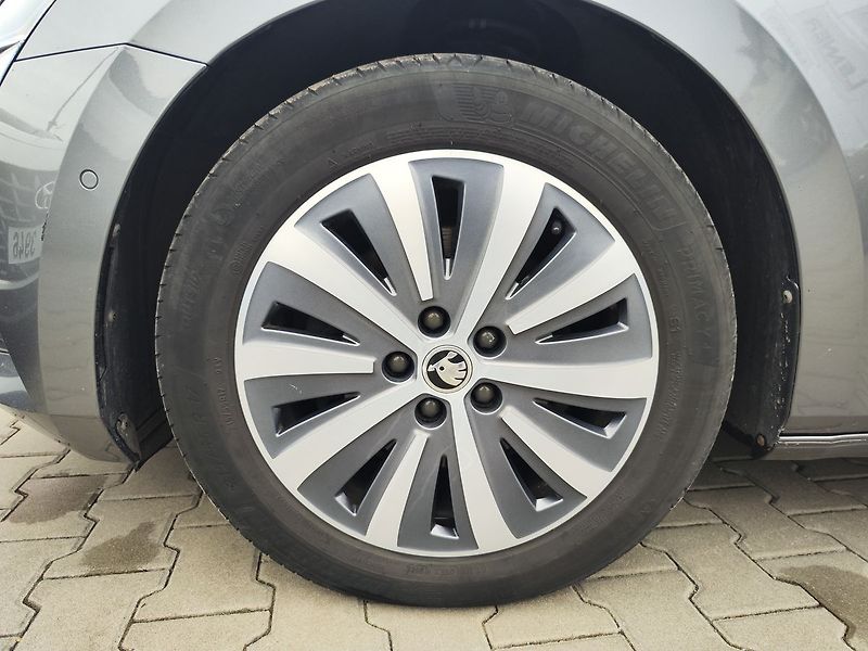 Škoda Superb 2.0 TDI/110kW Style DSG - fotka 35 z 35