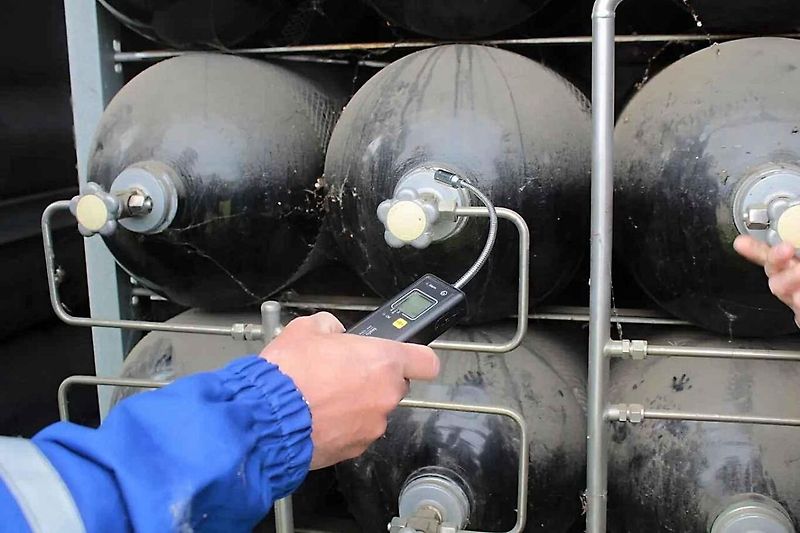 Plnící stanice CNG.