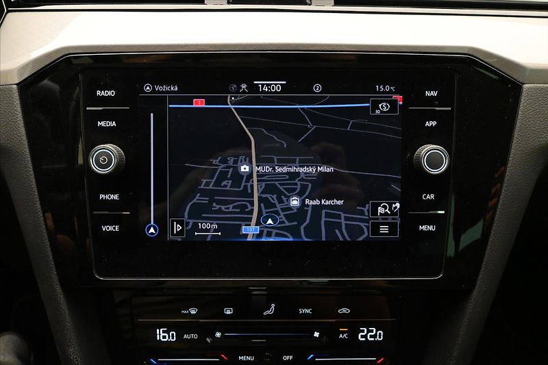 Volkswagen Passat 2,0 TDI 110kW DSG Business Zár - fotka 17 z 25